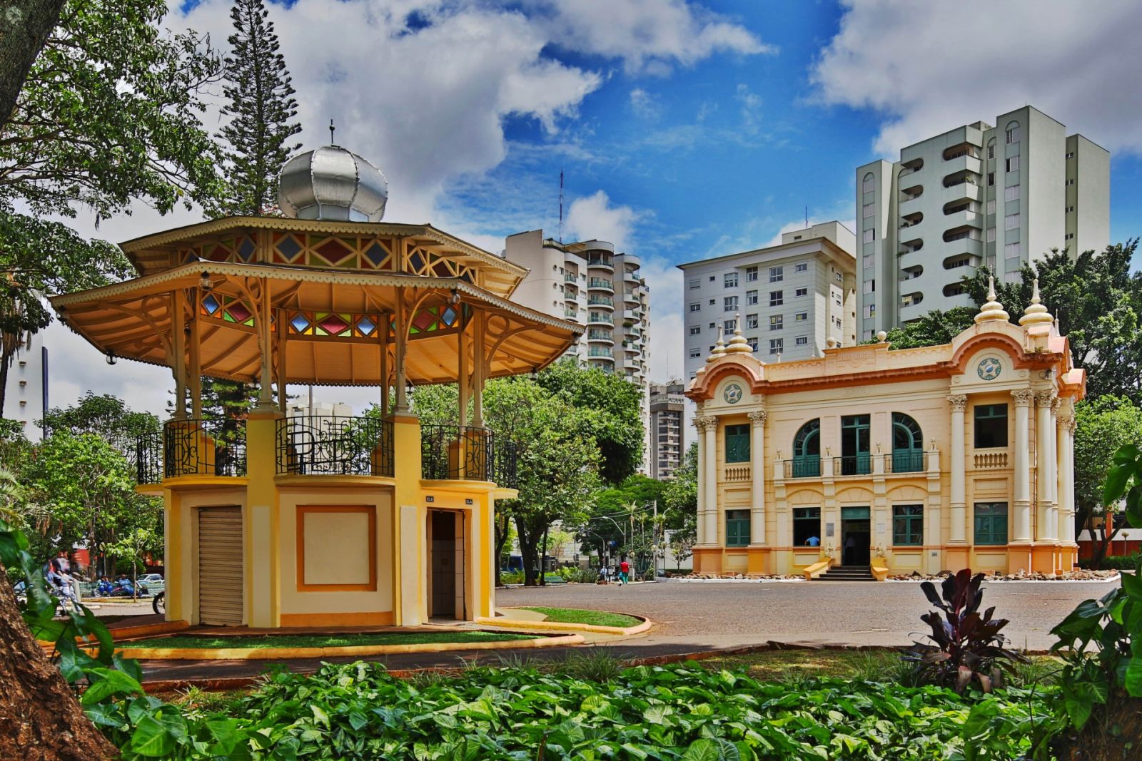 Praça Clarimundo Carneiro — Uberlândia/MG